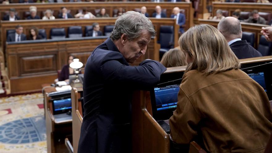 Feijóo recibe con perfil bajo el fallo europeo que le aleja de nuevo de Junts