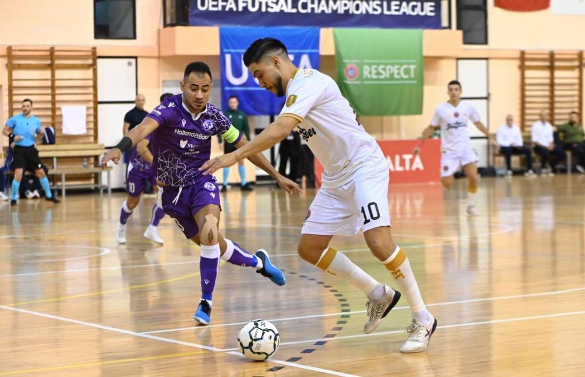 Fran Cortés, autor del primer gol, terminó expulsado