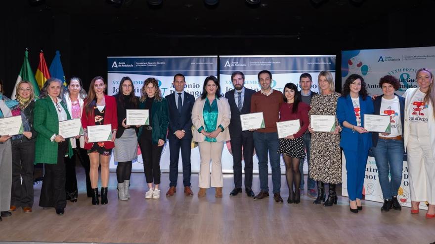 Profesores de los institutos Concha Méndez Cuesta y Cánovas del Castillo reciben el premio Joaquín Guichot