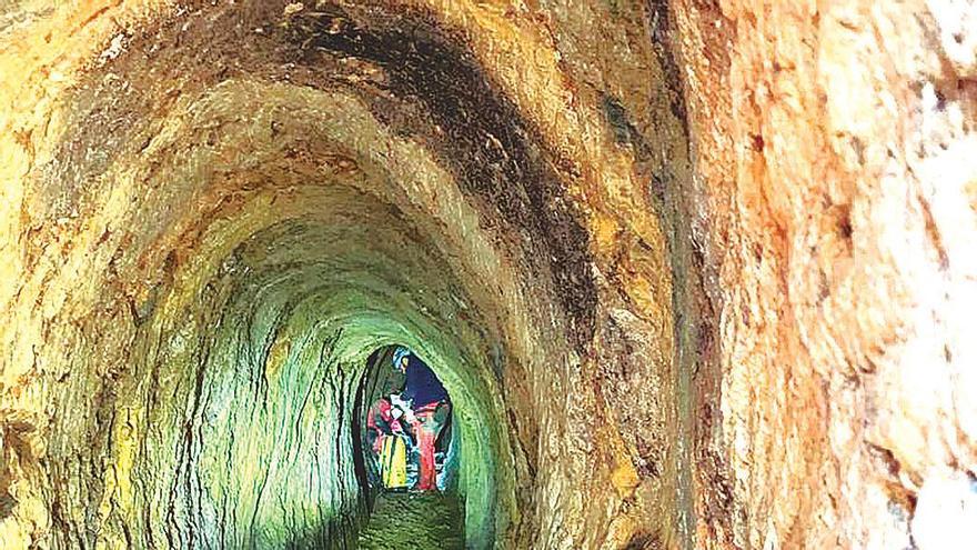 INVESTIGACIÓN. Espeleólogos y arqueólogos continúan trabajando en el interior de la gruta, donde también se realizará un estudio de la estabilidad de la estructura para definir nuevos posibles derrumbes y diseñar medidas que ayuden a evitarlos. Foto: ECG