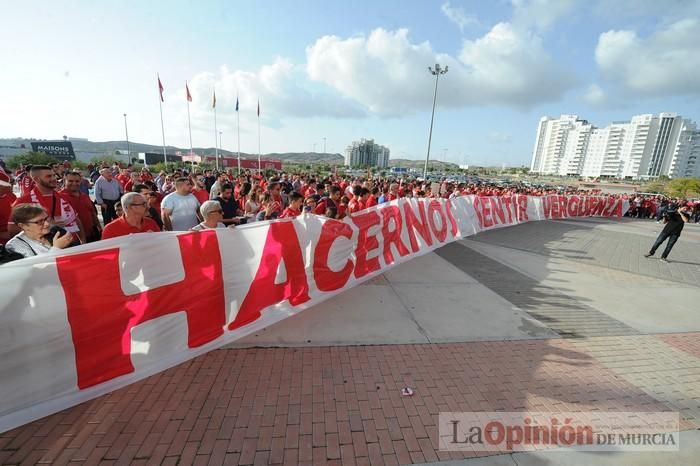 Tensión en la puerta de Nueva Condomina