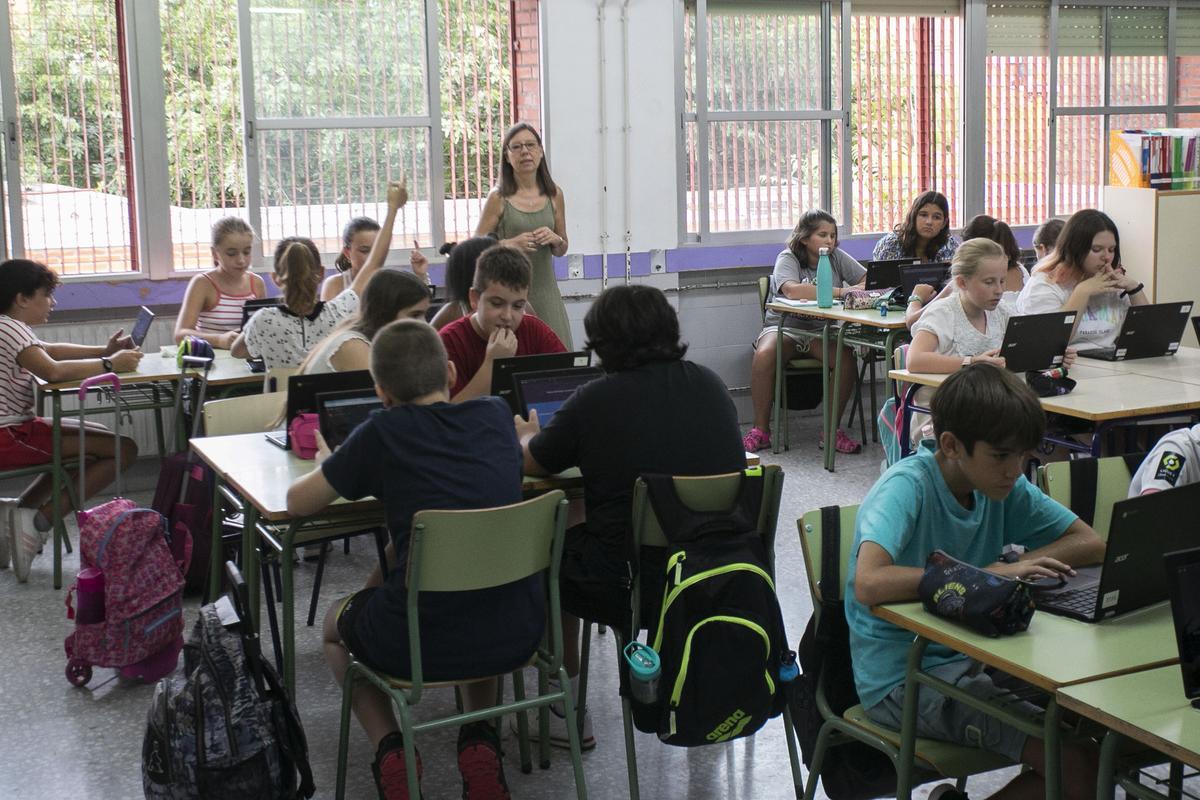 Valencia. Inicio del curso escolar, CEIP El Grau. Alumnos en clase.