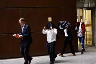 VÍDEO: Los supuestos narcos de Gijón a su salida del juzgado