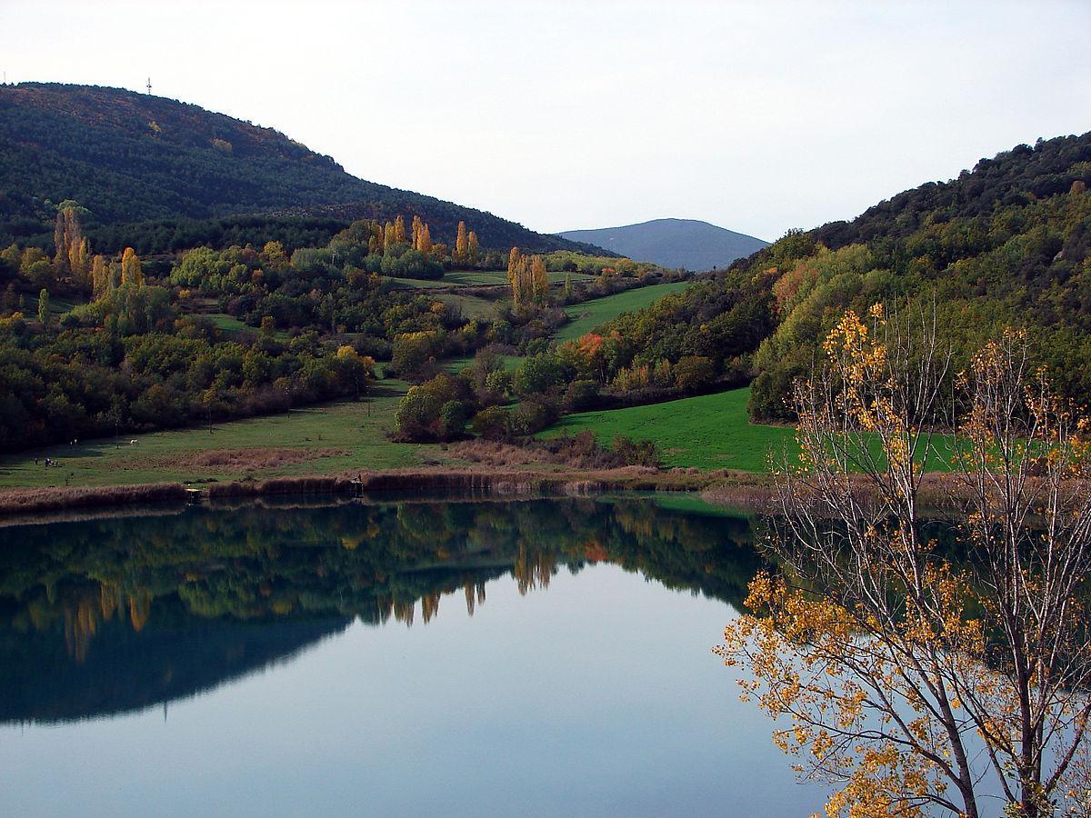 Vistas del lago de Montcortès.