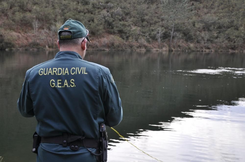La Guardia Civil busca pruebas en el embalse de Arbón sobre la muerte de Paz Fernández