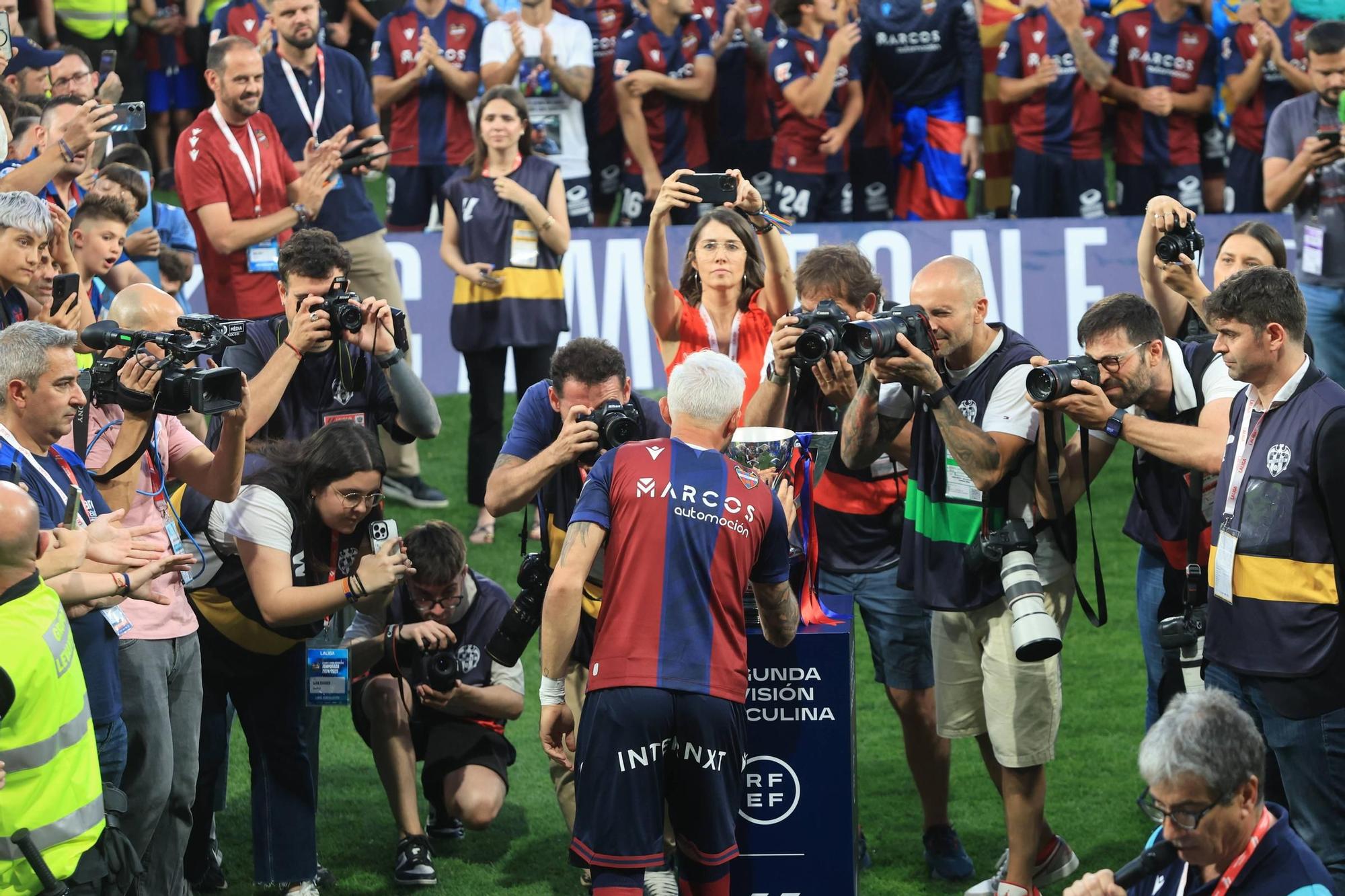 Las mejores imágenes de la celebración del Levante en el Ciutat