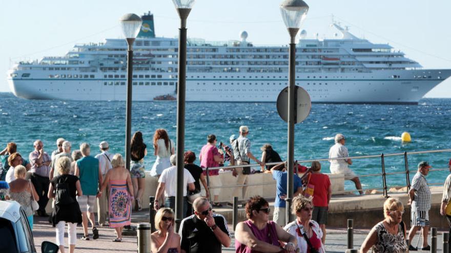 Más de mil cruceristas alemanes desembarcarán mañana en Benidorm