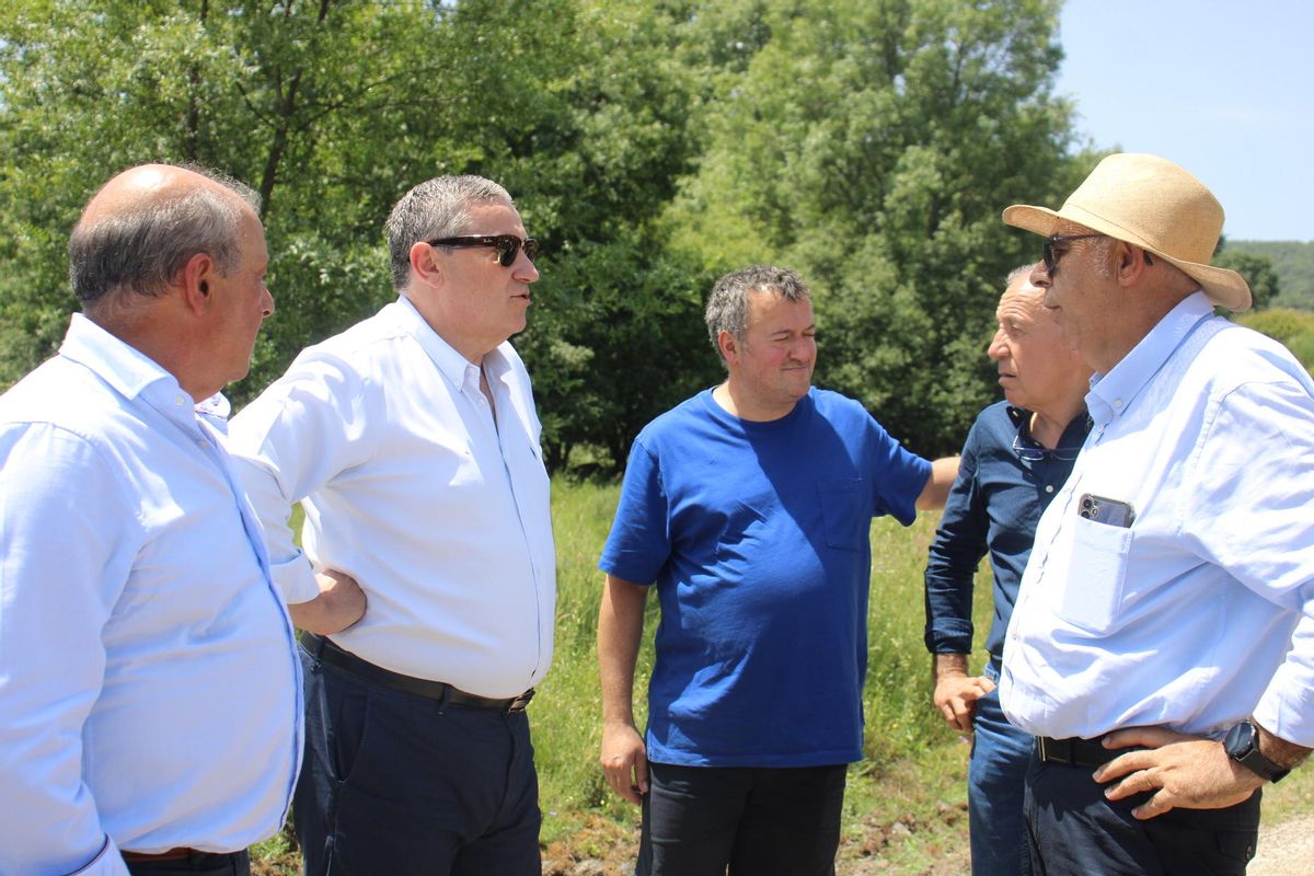 Visita a Galende del presidente de la Diputación, Javier Faúndez.