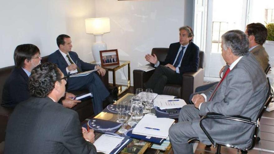 Abel Caballero, ayer, durante la reunión de la junta de portavoces de la Femp en Madrid. // FdV