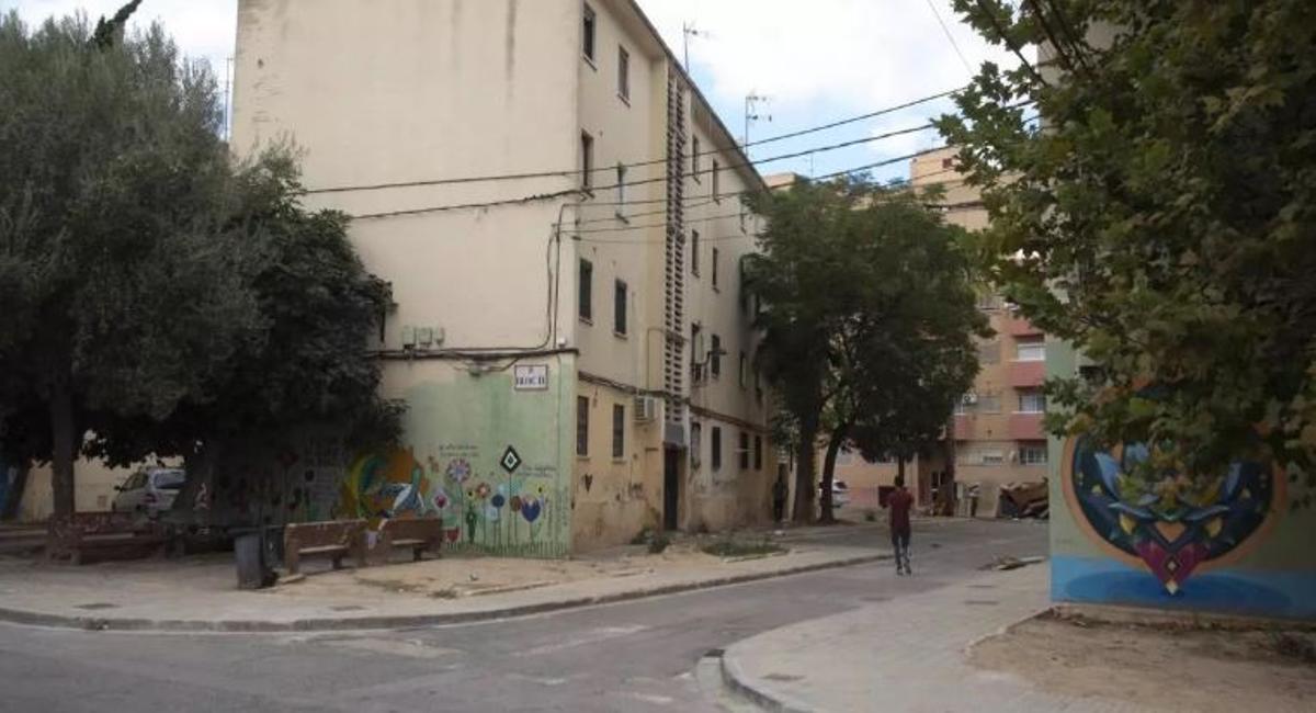 Los portales inmobiliarios sitúan en el Raval un foco de viviendas ocupadas.