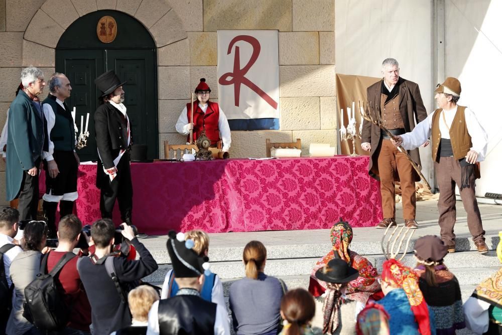 La Reconquista 2019 queda inaugurada con la representación de la destitución del alcalde afrancesado Vázquez Varela en la Praza do Berbés.