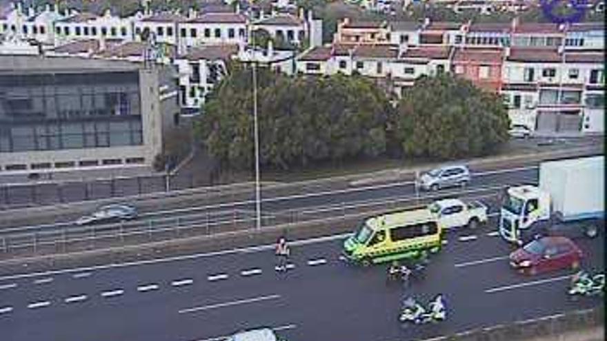 Lugar del accidente en la autopista del Norte de Tenerife.