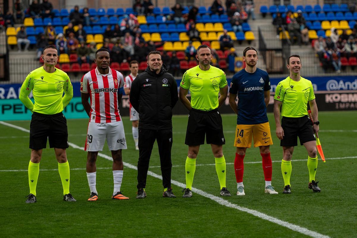En imágenes: las fotos del partido entre el Andorra y el Sporting de Gijón