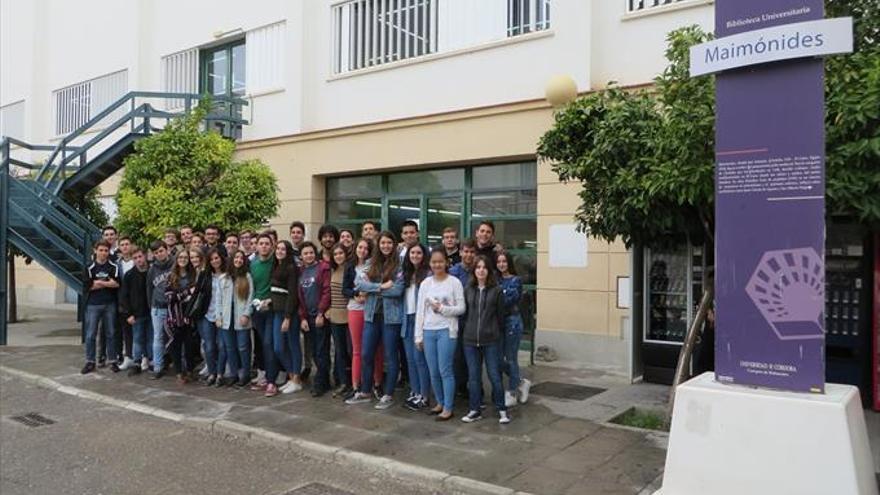 El colegio Cervantes, en la biblioteca