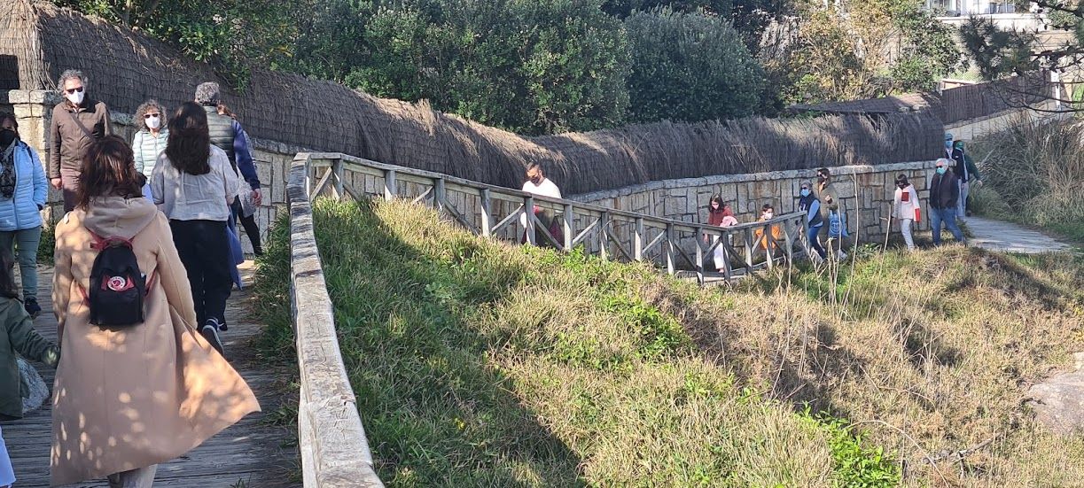 El paseo de Pedras Negras, repleto de gente.