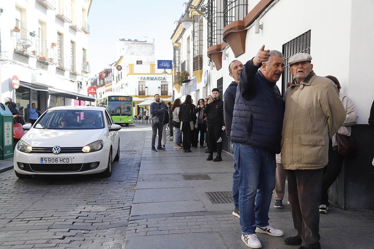 La Policía Nacional inspecciona la Casa de los Guzmanes de Córdoba tras aparecer una tercera granada