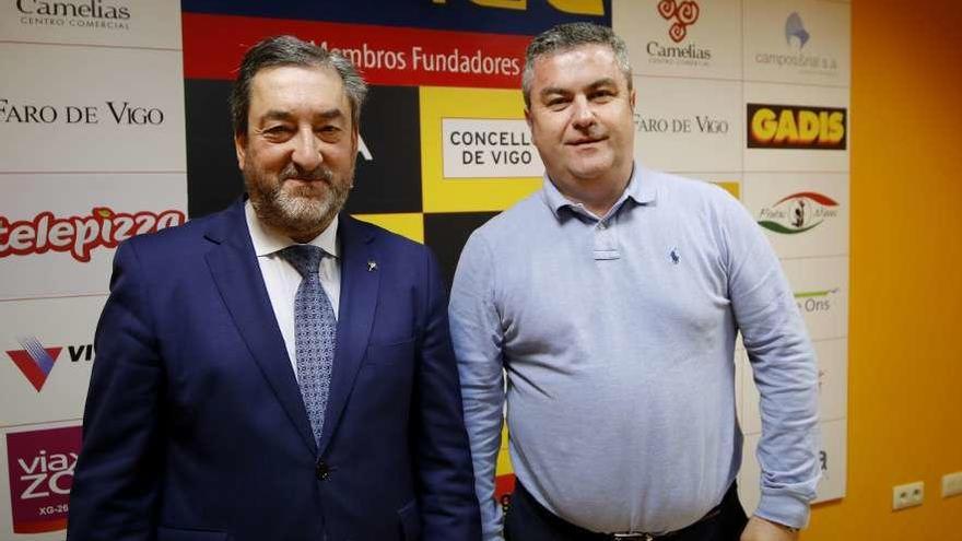 El presidente del Celta Zorka, Carlos Álvarez, y el director deportivo, Carlos Colinas. // Alba Villar