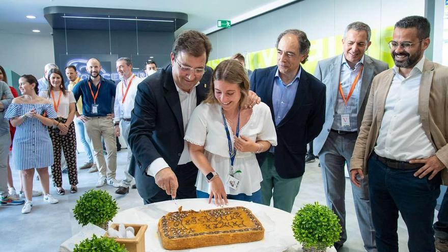 Vara asiste en Olivenza al aniversario del Centro de Atención al Cliente de Philip Morris.