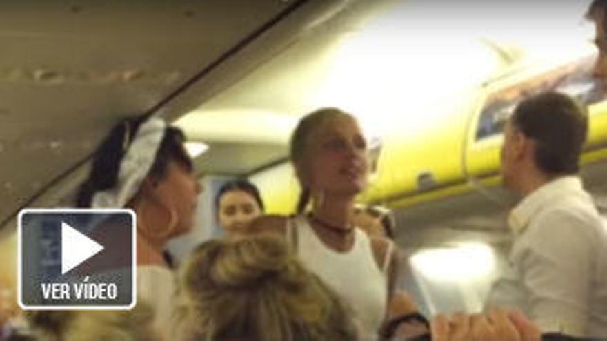Ryanair expulsa de un vuelo a Alicante a un grupo de chicas por comportarse como &quot;animales&quot;