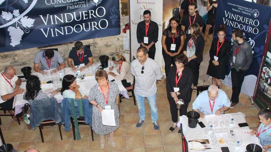 Isabel Mijares junto a José Luis Pascual, presidente del concurso, durante la presentación del certamen.