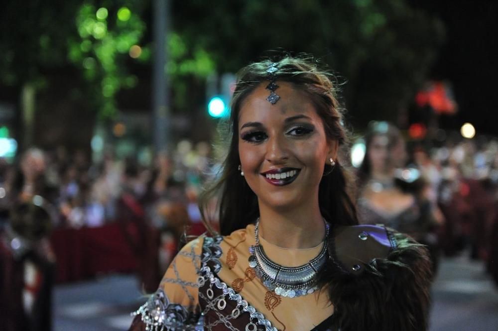 Desfile de Moros y Cristianos por las calles de Mu