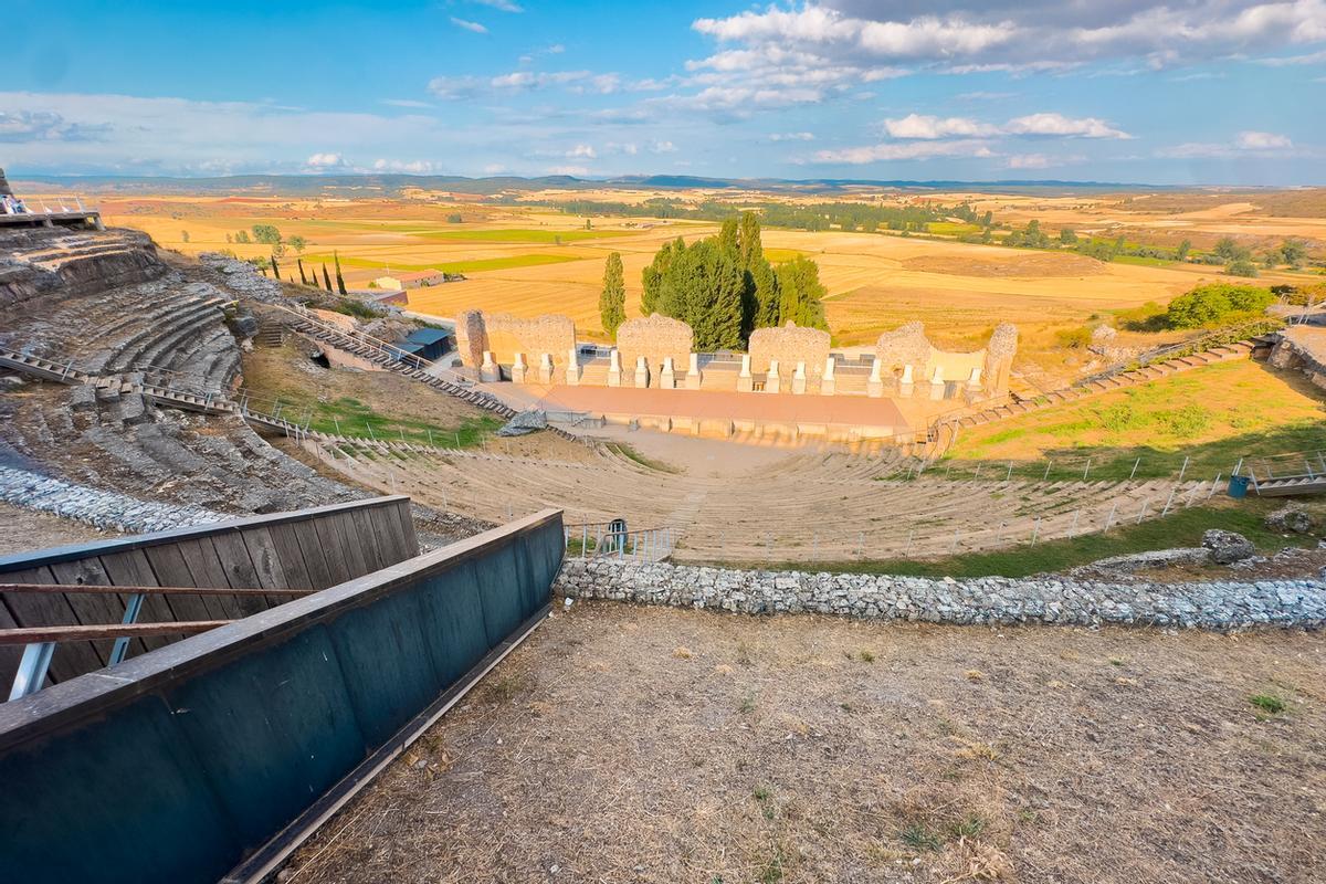 Ruinas del Teatro Romano en Clunia Sulpicia