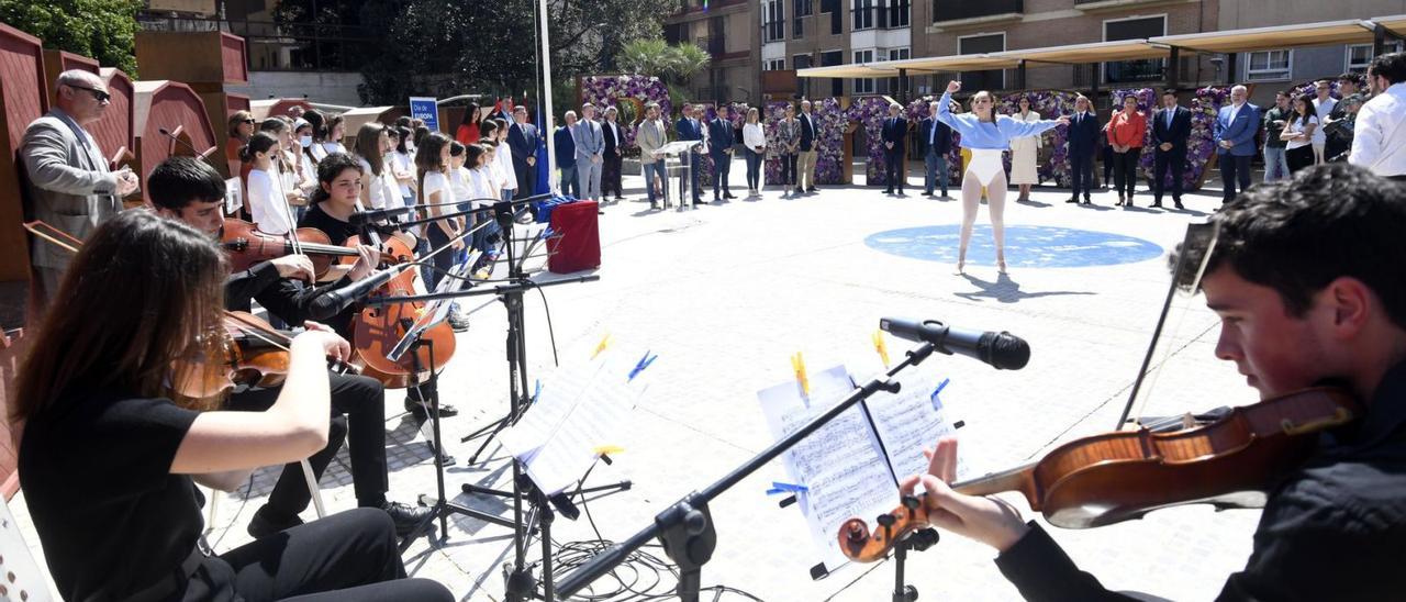 Danza y música en directo, este lunes en la capital murciana con motivo de la celebración del Día de Europa.  | ISRAEL SÁNCHEZ