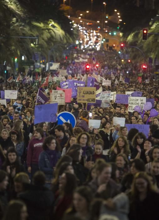 8 de Marzo: Más de 40.000 personas en la manifestación feminista de Alicante contra el machismo y por la igualdad