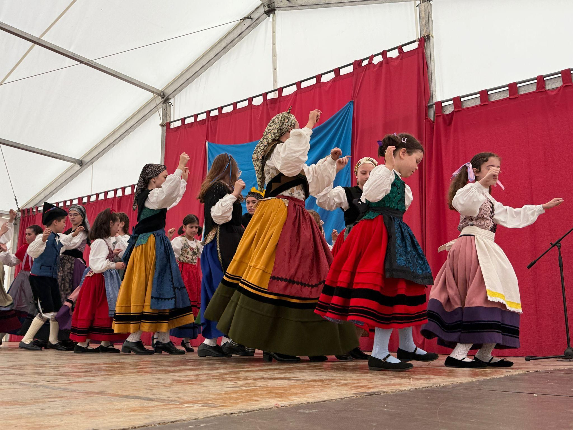 Así se bailó en Argüelles para celebrar los 47.º años de El Piñote