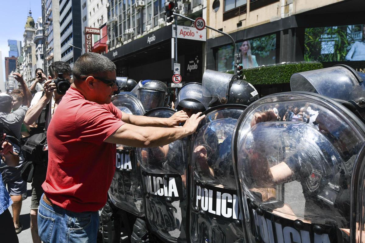 Protesta sindical en Argentina contra las políticas de Milei