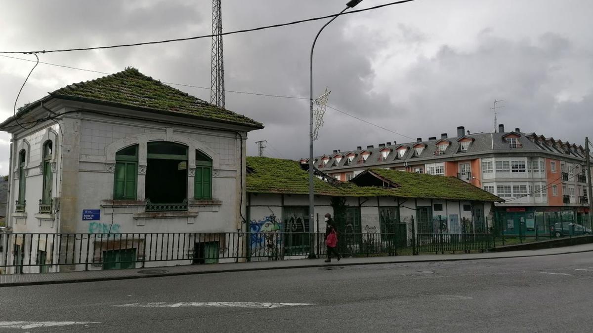 Fábrica de la Luz en Betanzos, pionera en la generación de electricidad y pasto de pintadas.   | // LA OPINIÓN