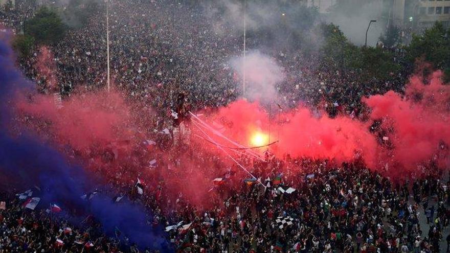 Chile cumple tres semanas de protestas con una multitudinaria marcha en Santiago