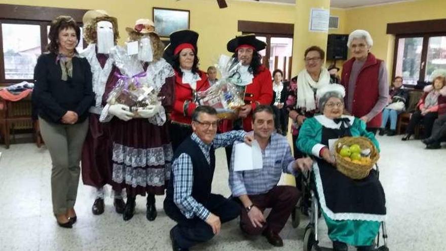 Participantes en el Carnaval de los mayores de Cangas de Onís.