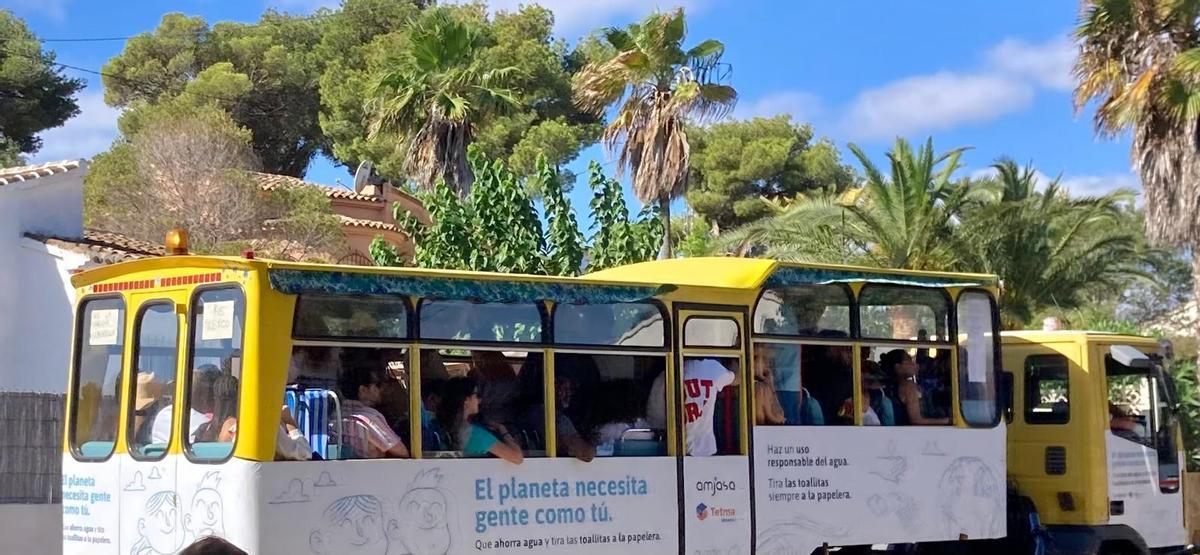 El bus, repleto de pasajeros