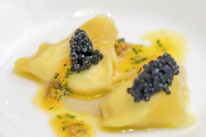 Ravioli de ricota ahumada con caviar Paris 1925 oscietra