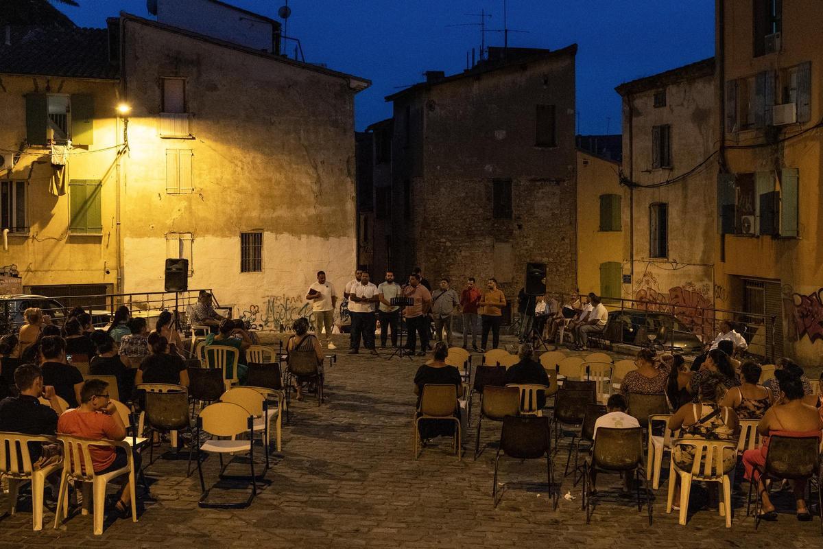 'Assamblée' en las calles del barrio.