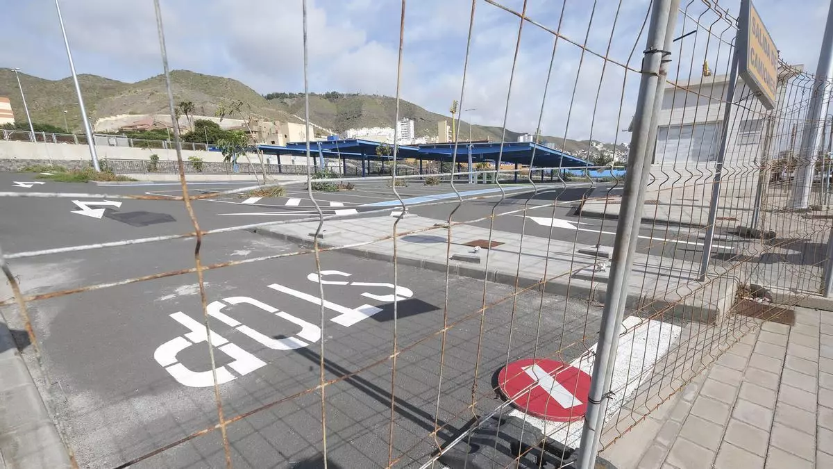 La obra para poder abrir el nuevo aparcamiento de San Cristóbal queda desierta