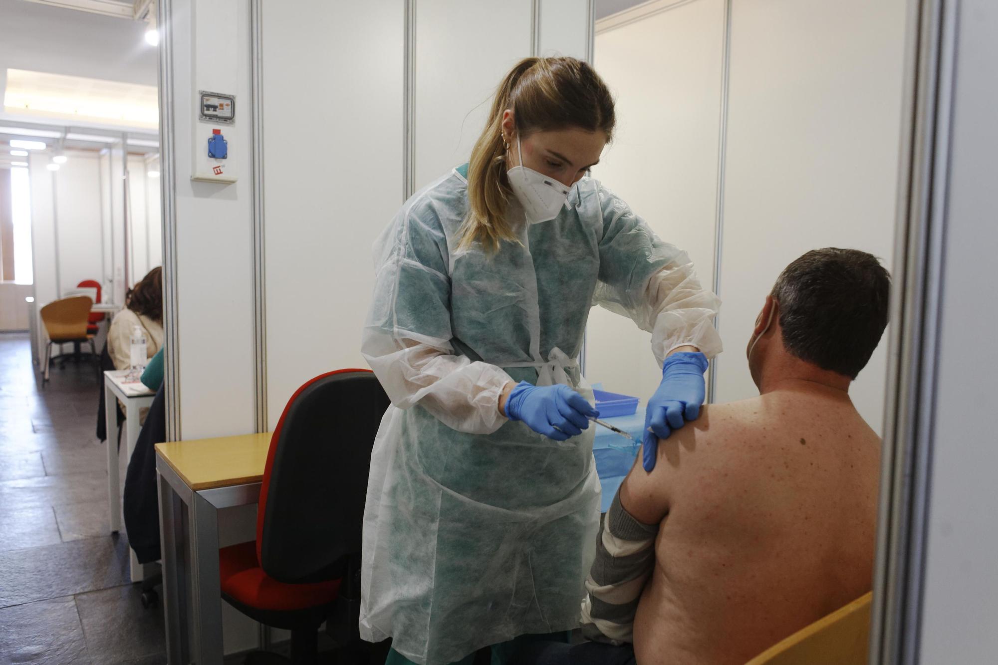 La vacunación masiva empezó el lunes en Castelló
