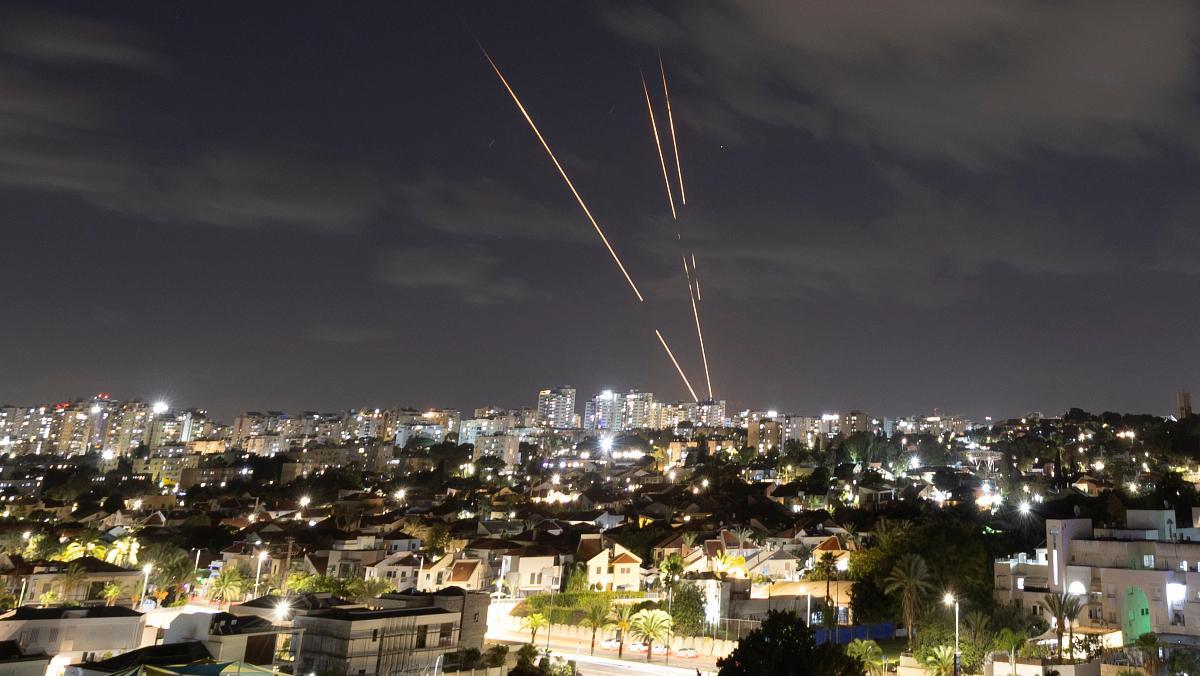 Tel Aviv durante un ataque de Irán.