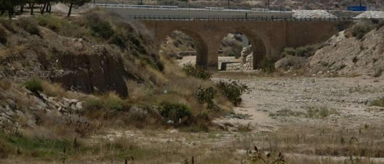 El Júcar acuerda con los ayuntamientos desbloquear la limpieza de los barrancos