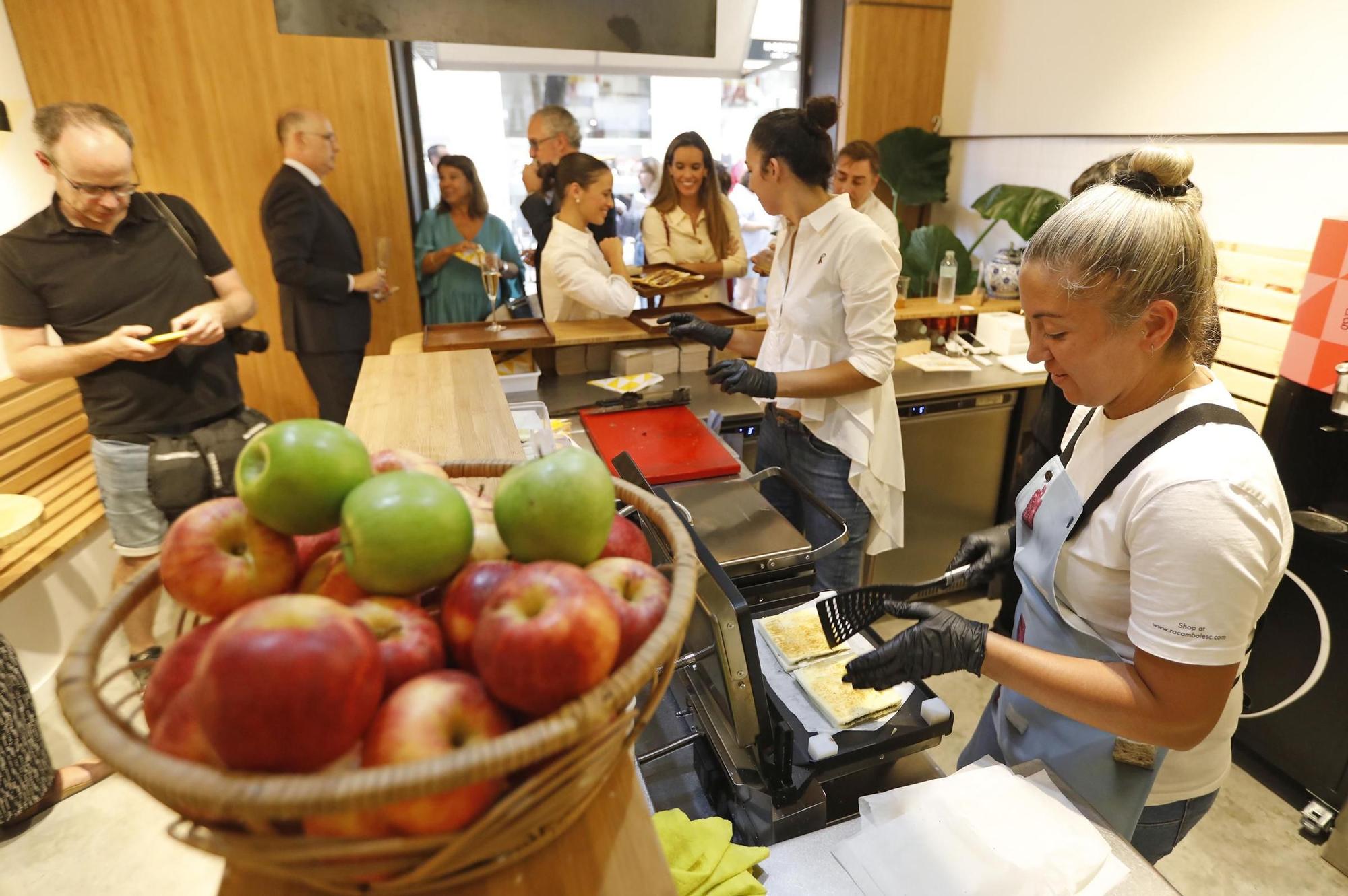 Inauguració de la biquineria dels Germans Roca, la Rocambolesc Bikineria