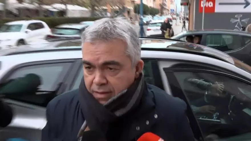 Cerdán comienza el año firmando en los juzgados de Tafalla