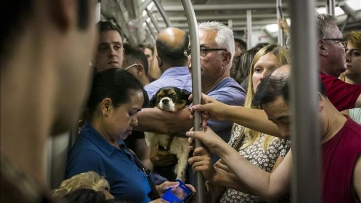 Menos usuarios del metro de Barcelona en octubre