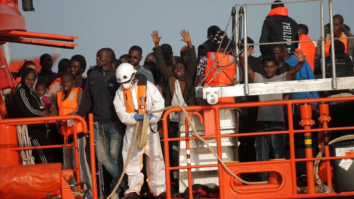 zentauroepp44543432 migrants  intercepted aboard dinghies off the coast in the m180806211714