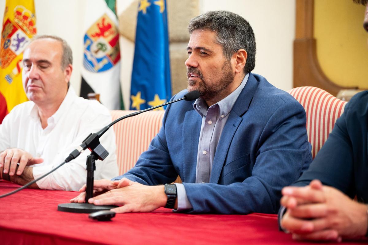 Extremadura pone voz en Cáceres a la realidad de la sordoceguera: "Es una discapacidad única"