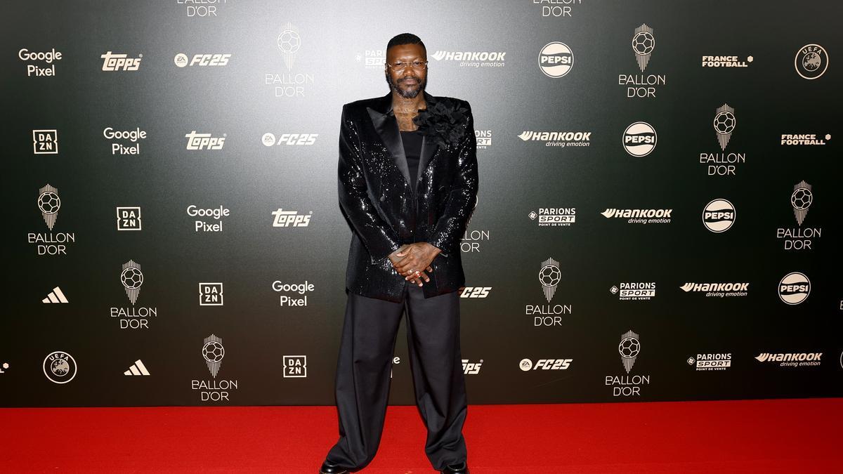 Djibril Cisse llega a la 68 edición de la Gala Balón de Oro en el Theatre du Chatelet en Paris.