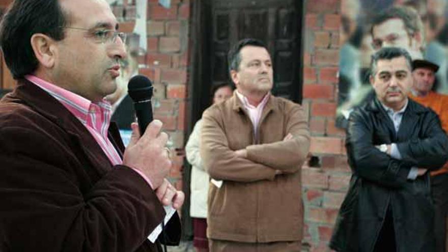 José Enrique Sotelo y Agustín Hernández, en un acto en Cangas.