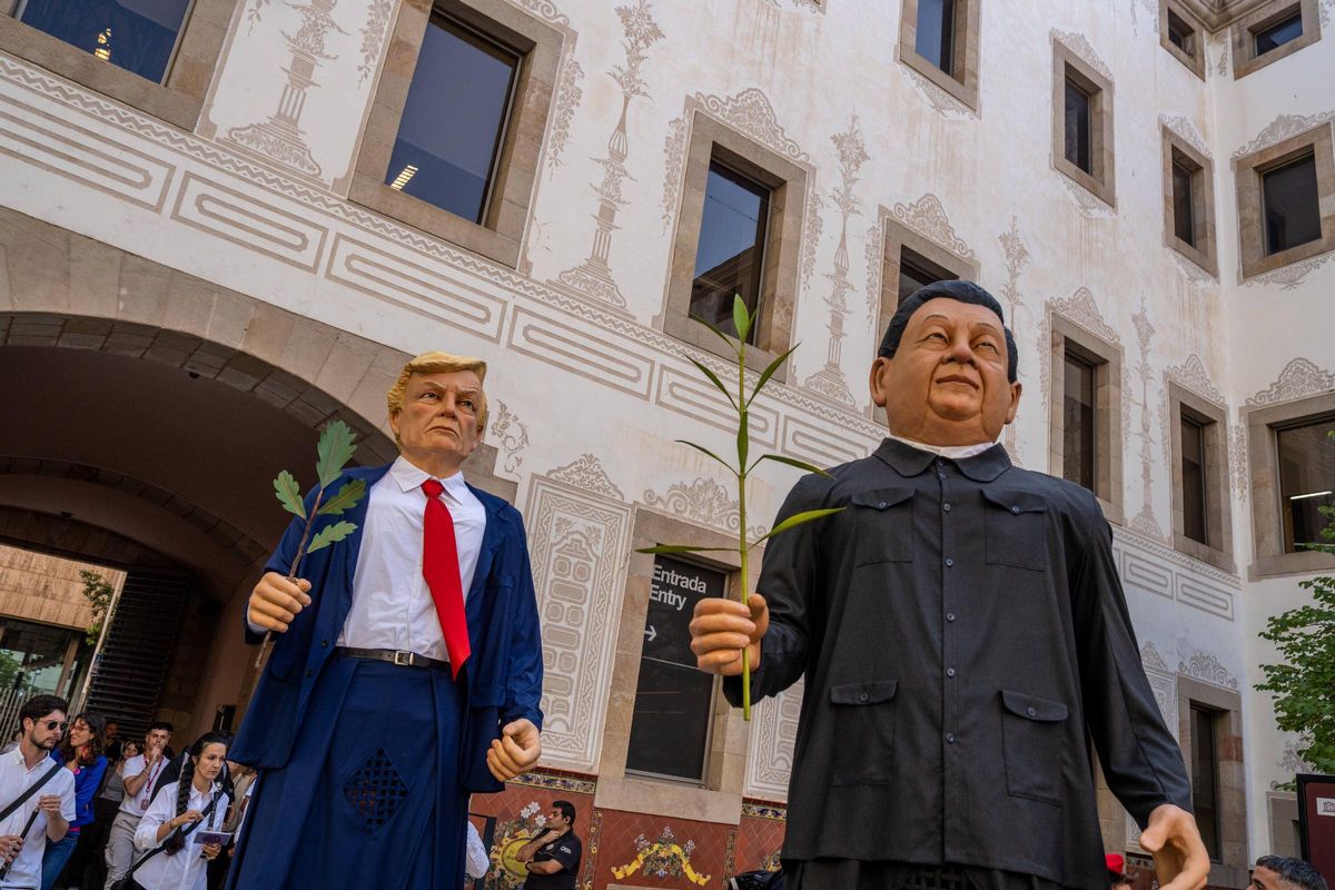 Donald Trump y Xi Jinping bailan por la paz en Barcelona