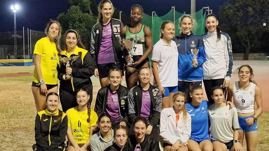 El podio femenino autonómico sub20 con las chicas del CA Safor Teika a la izquierda