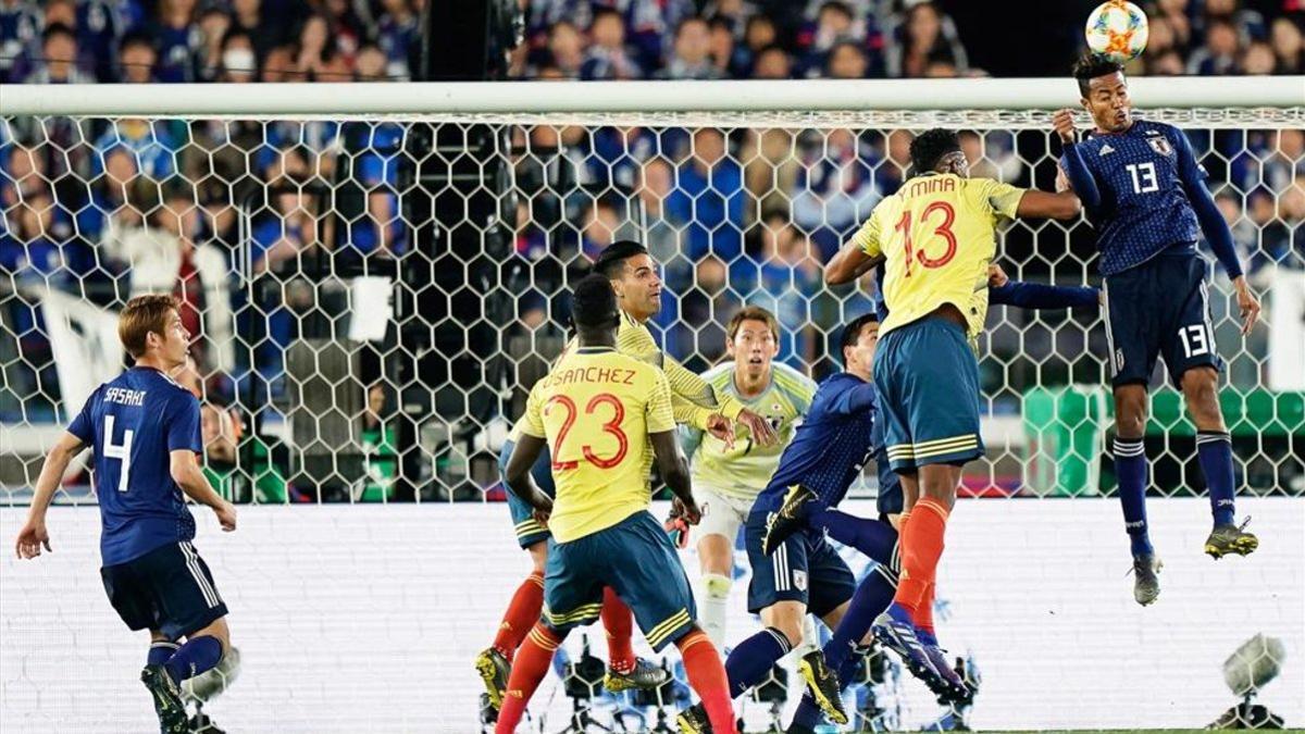 Yerry MIna fue titular contra Japón y también ante Corea del Sur, pero se lesionó